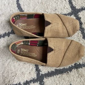TOMS 7.5 sandals/slip ons